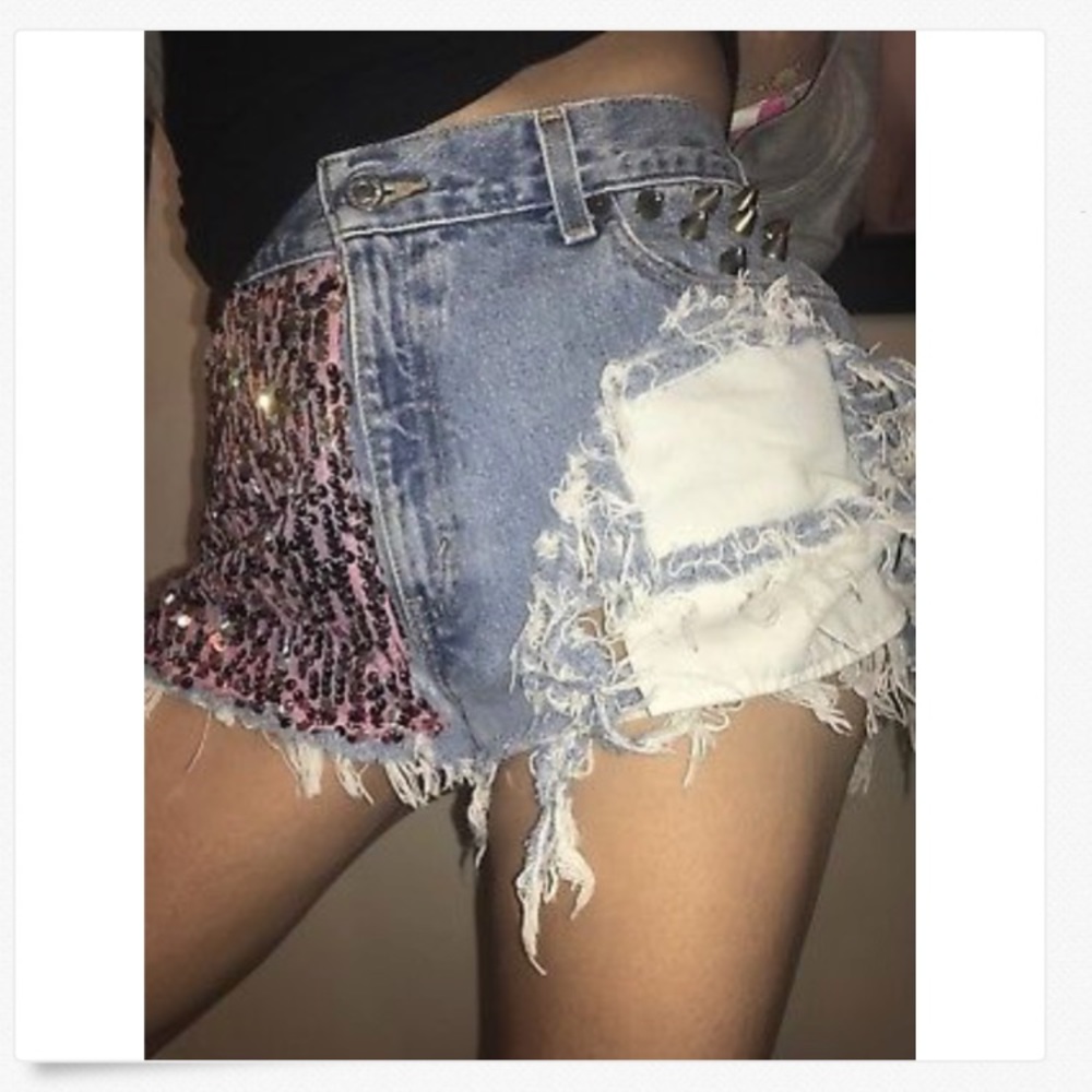 LEVI'S High Waist Destroyed Cut Off Jean Shorts!